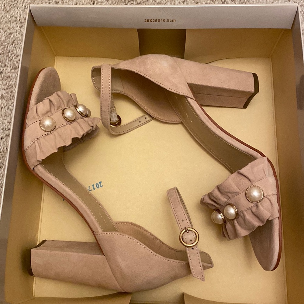 Brand new Marc fisher nude blush pearl heel